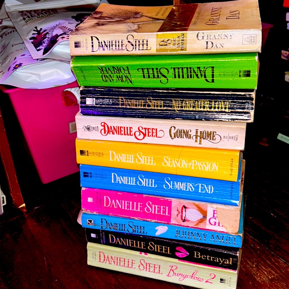Danielle Steel Book Bundle!!